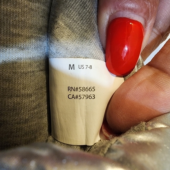 Nordstron Metalic Silver Puffer slippers size 7-8 - Picture 4 of 9